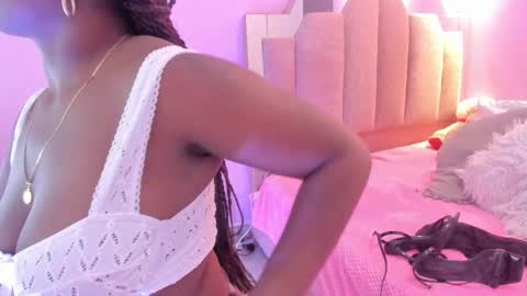 Snapshot of lovequeen02 chatting on December 14, 2025, 11:48 am L O V E online show from December 14, 2025, 11:48 am