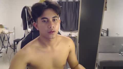 Snapshot of loverboyph04 chatting on September 14, 2025, 7:18 am loverboyph04 online show from September 14, 2025, 7:18 am