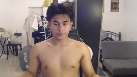 Snapshot of loverboyph04 chatting on September 15, 2025, 5:40 am loverboyph04 online show from September 15, 2025, 5:40 am