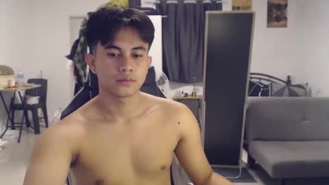 Snapshot of loverboyph04 chatting on September 24, 2025, 4:27 am loverboyph04 online show from September 24, 2025, 4:27 am