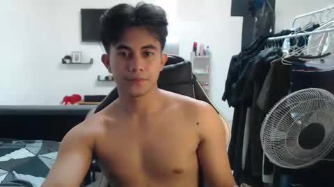 Snapshot of loverboyph04 chatting on October 1, 2025, 6:52 am loverboyph04 online show from October 1, 2025, 6:52 am