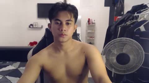 Snapshot of loverboyph04 chatting on October 3, 2025, 6:54 am loverboyph04 online show from October 3, 2025, 6:54 am