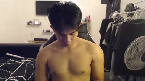 Snapshot of loverboyph04 chatting on October 8, 2025, 4:43 am loverboyph04 online show from October 8, 2025, 4:43 am