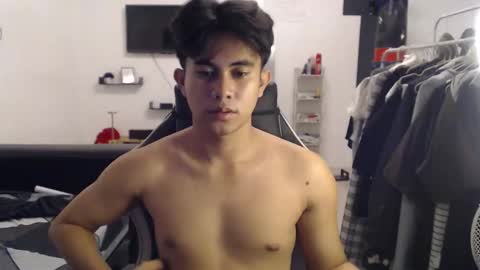 Snapshot of loverboyph04 chatting on October 9, 2025, 4:27 pm loverboyph04 online show from October 9, 2025, 4:27 pm