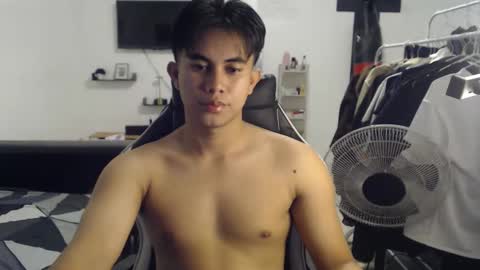 Snapshot of loverboyph04 chatting on October 14, 2025, 5:41 am loverboyph04 online show from October 14, 2025, 5:41 am