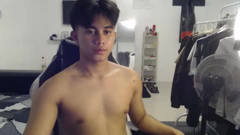 Snapshot of loverboyph04 chatting on October 15, 2025, 5:02 pm loverboyph04 online show from October 15, 2025, 5:02 pm