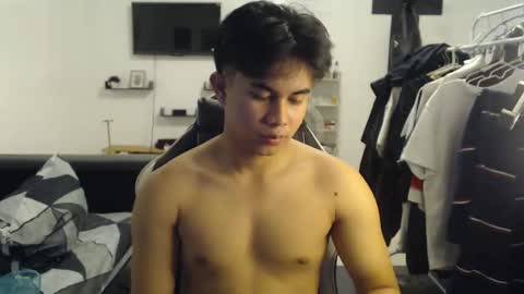 Snapshot of loverboyph04 chatting on October 20, 2025, 4:46 am loverboyph04 online show from October 20, 2025, 4:46 am