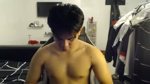 Snapshot of loverboyph04 chatting on October 24, 2025, 3:58 am loverboyph04 online show from October 24, 2025, 3:58 am