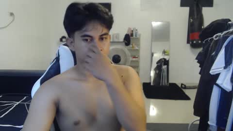 Snapshot of loverboyph04 chatting on November 21, 2025, 4:00 am loverboyph04 online show from November 21, 2025, 4:00 am