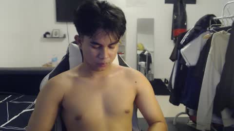 Snapshot of loverboyph04 chatting on November 24, 2025, 12:54 am loverboyph04 online show from November 24, 2025, 12:54 am