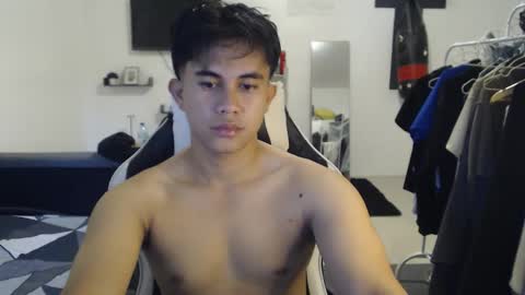 Snapshot of loverboyph04 chatting on November 28, 2025, 7:00 am loverboyph04 online show from November 28, 2025, 7:00 am