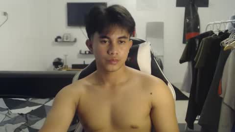 Snapshot of loverboyph04 chatting on December 2, 2025, 5:02 am loverboyph04 online show from December 2, 2025, 5:02 am