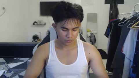 Snapshot of loverboyph04 chatting on December 3, 2025, 1:35 am loverboyph04 online show from December 3, 2025, 1:35 am