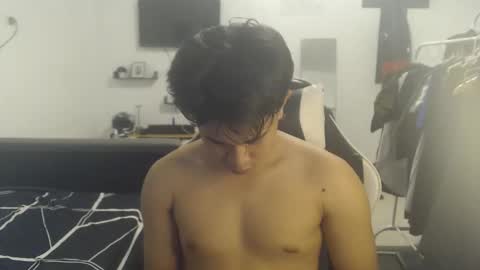 Snapshot of loverboyph04 chatting on December 4, 2025, 5:06 am loverboyph04 online show from December 4, 2025, 5:06 am