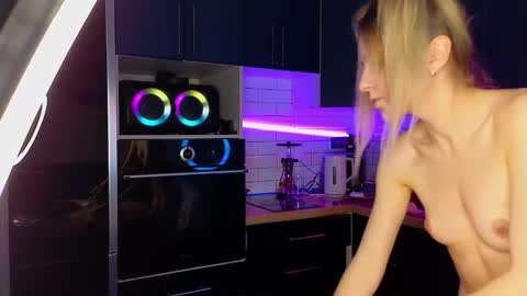 Snapshot of lovesdogs34 chatting on October 7, 2025, 5:37 am Kate OnFire online show from October 7, 2025, 5:37 am