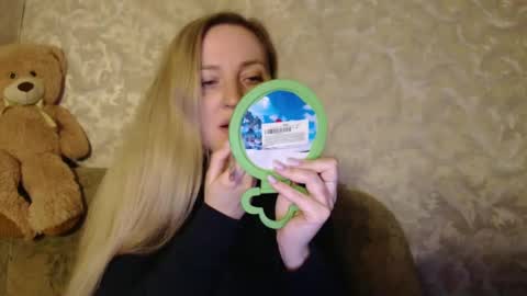 Snapshot of lovesrebecca chatting on December 10, 2024, 11:51 pm LovesRebecca online show from December 10, 2024, 11:51 pm