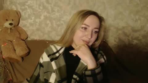 Snapshot of lovesrebecca chatting on December 18, 2024, 3:47 am LovesRebecca online show from December 18, 2024, 3:47 am