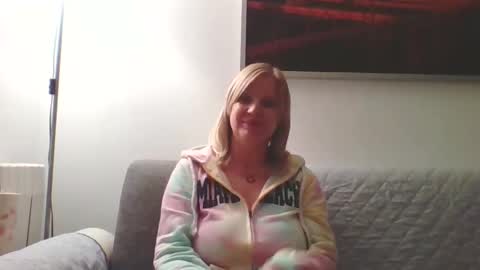 Marlyn online show from November 26, 2025, 11:28 pm