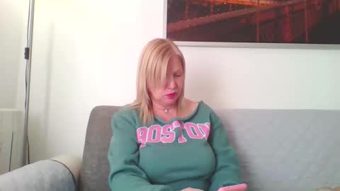 Marlyn online show from November 29, 2025, 2:20 pm