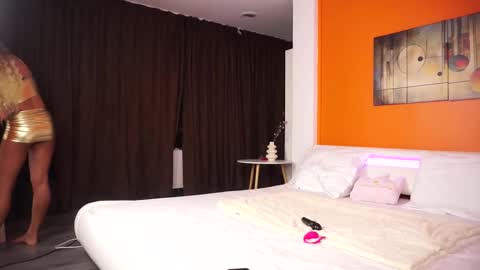 Snapshot of lovingblondie chatting on November 22, 2025, 4:33 am Nora online show from November 22, 2025, 4:33 am