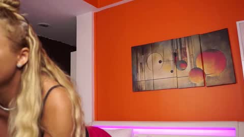 Snapshot of lovingblondie chatting on December 1, 2025, 4:17 am Nora online show from December 1, 2025, 4:17 am