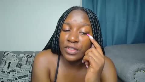 loyalcutie online show from November 17, 2025, 4:29 am