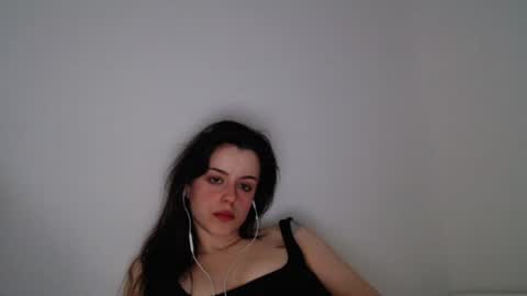 luana online show from October 18, 2025, 9:37 pm