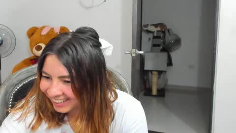 Snapshot of luara__01__lecat_1 chatting on November 12, 2025, 1:50 am luara__01__lecat_1 online show from November 12, 2025, 1:50 am