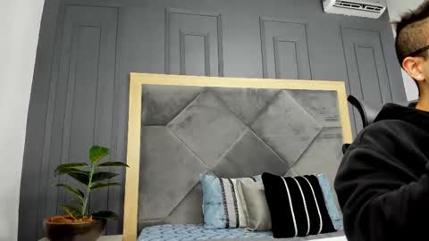 luca_morettii online show from October 23, 2025, 12:15 pm