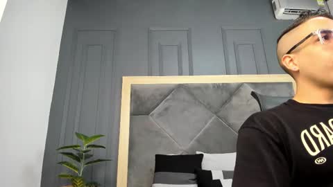 luca_morettii online show from October 31, 2025, 12:06 pm