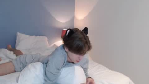 lucacharm online show from December 23, 2024, 4:33 am