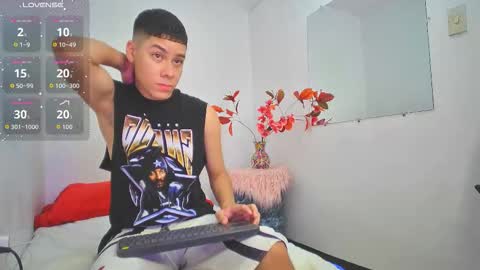 LUCAS TORREZ online show from November 29, 2025, 2:47 am