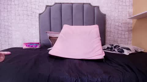 Snapshot of lucero_williams chatting on March 6, 2025, 1:27 am Lucero W online show from March 6, 2025, 1:27 am