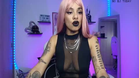 Veronica Rati    online show from October 10, 2025, 11:48 pm