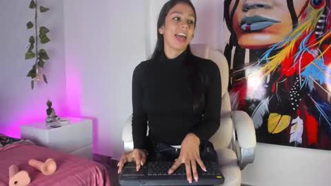 Snapshot of luci_ramirez chatting on November 4, 2025, 3:33 pm Luciana Ramirez Sofia Collins online show from November 4, 2025, 3:33 pm