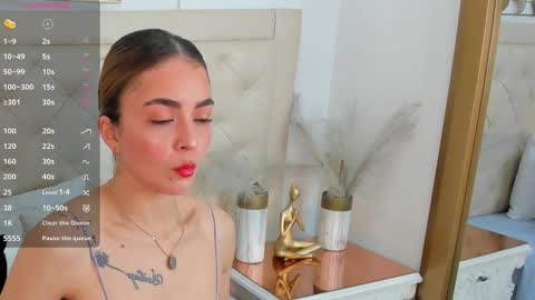 lucia_lorenz online show from November 4, 2025, 11:20 am