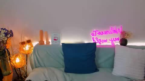 Sindy online show from November 15, 2025, 4:43 am