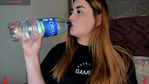 lucia star  online show from December 11, 2024, 9:01 pm