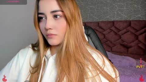 lucia star  online show from January 28, 2025, 7:53 pm