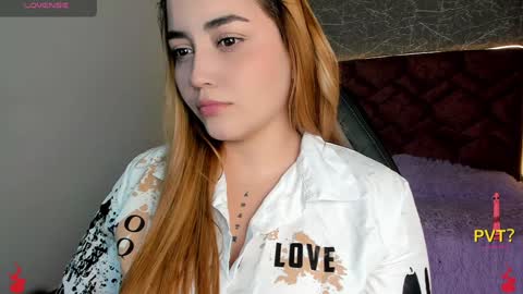 lucia star  online show from February 4, 2025, 7:33 pm