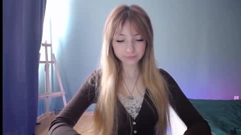 Snapshot of luciacam20 chatting on February 18, 2025, 9:43 am Lucy online show from February 18, 2025, 9:43 am
