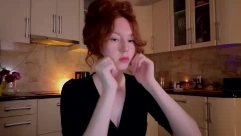 Snapshot of luciacoy chatting on September 21, 2025, 5:03 pm Lucia online show from September 21, 2025, 5:03 pm