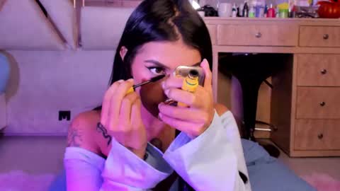 LuciaJhonnes online show from November 20, 2025, 1:50 am