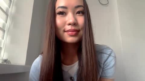 Snapshot of lucialostroh chatting on September 22, 2025, 12:29 pm Kira online show from September 22, 2025, 12:29 pm
