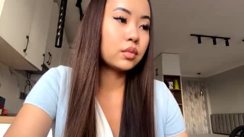 Snapshot of lucialostroh chatting on October 13, 2025, 11:10 am Kira online show from October 13, 2025, 11:10 am