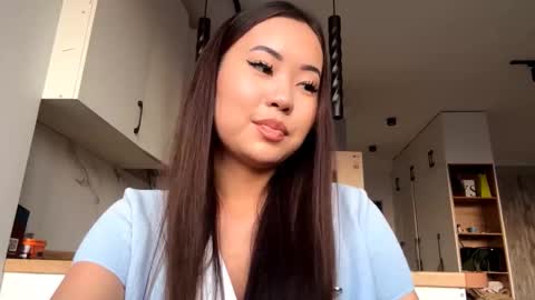 Snapshot of lucialostroh chatting on October 15, 2025, 12:05 pm Kira online show from October 15, 2025, 12:05 pm