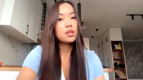 Snapshot of lucialostroh chatting on October 22, 2025, 9:20 am Kira online show from October 22, 2025, 9:20 am