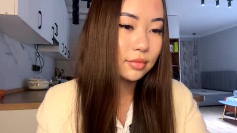 Snapshot of lucialostroh chatting on October 26, 2025, 12:33 pm Kira online show from October 26, 2025, 12:33 pm