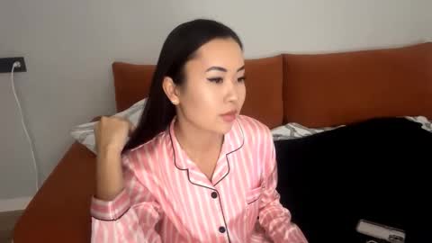 Snapshot of lucialostroh chatting on November 6, 2025, 1:12 pm Kira online show from November 6, 2025, 1:12 pm