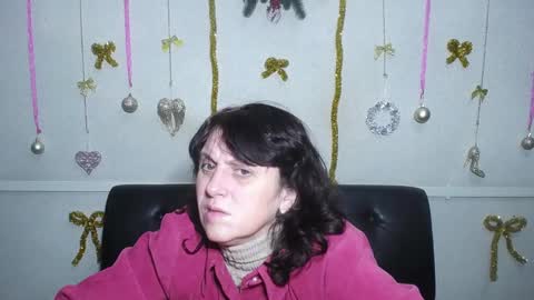 Snapshot of luciami chatting on December 18, 2024, 6:03 pm LuciaMi online show from December 18, 2024, 6:03 pm